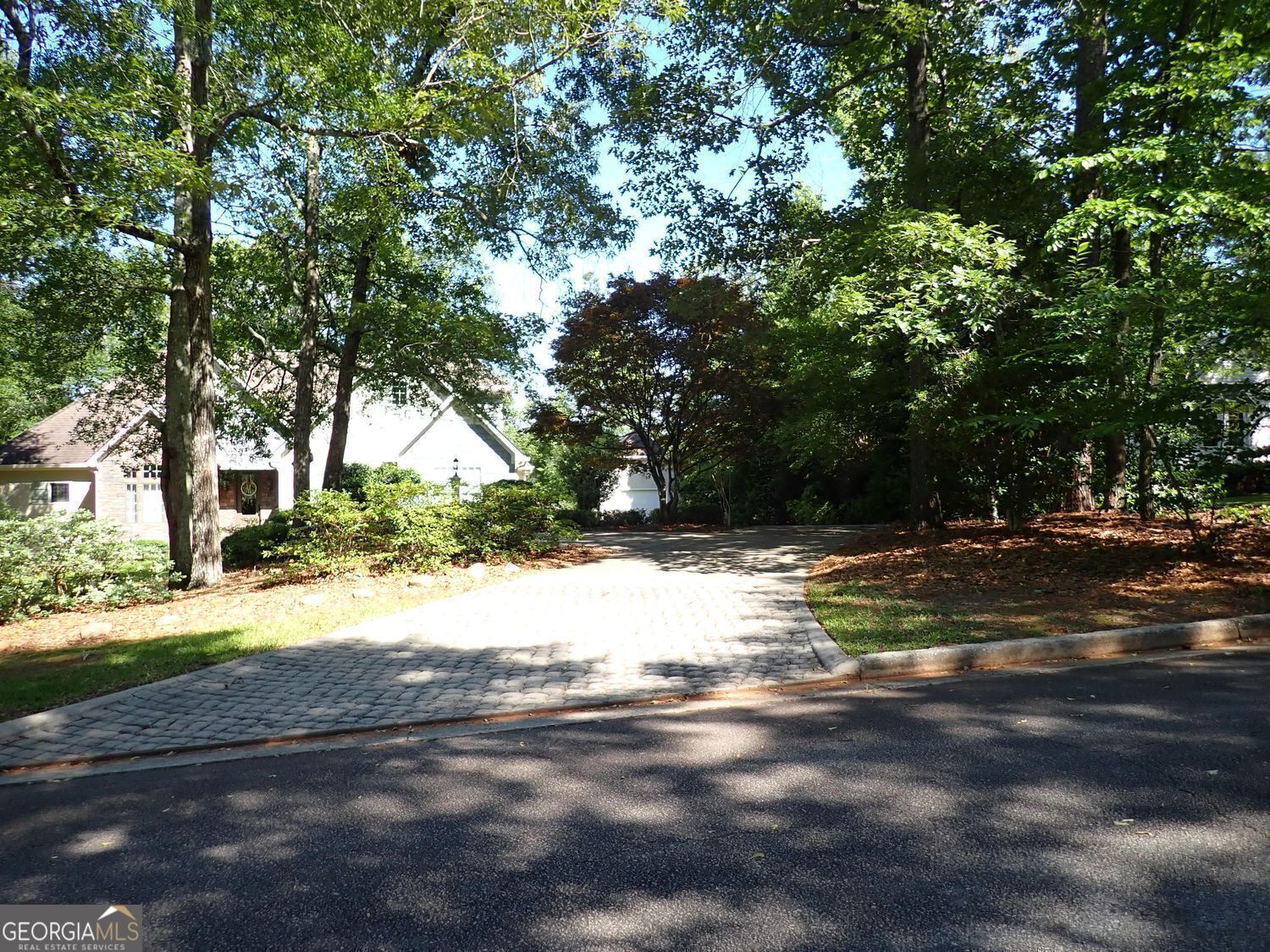 Barnesville, Georgia, 30204, United States, 2 Bedrooms Bedrooms, ,3 BathroomsBathrooms,Residential,For Sale,1910372