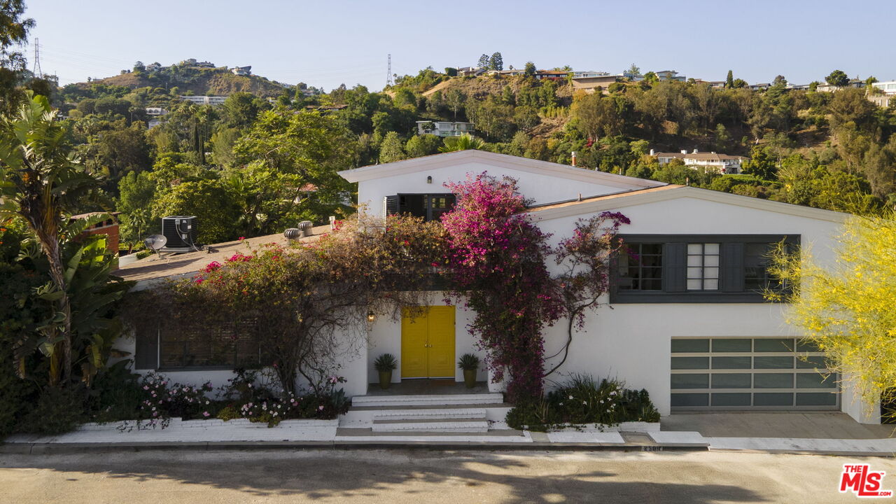 Los Angeles, California, 90068, United States, 3 Bedrooms Bedrooms, ,4 BathroomsBathrooms,Residential,For Sale,1839885
