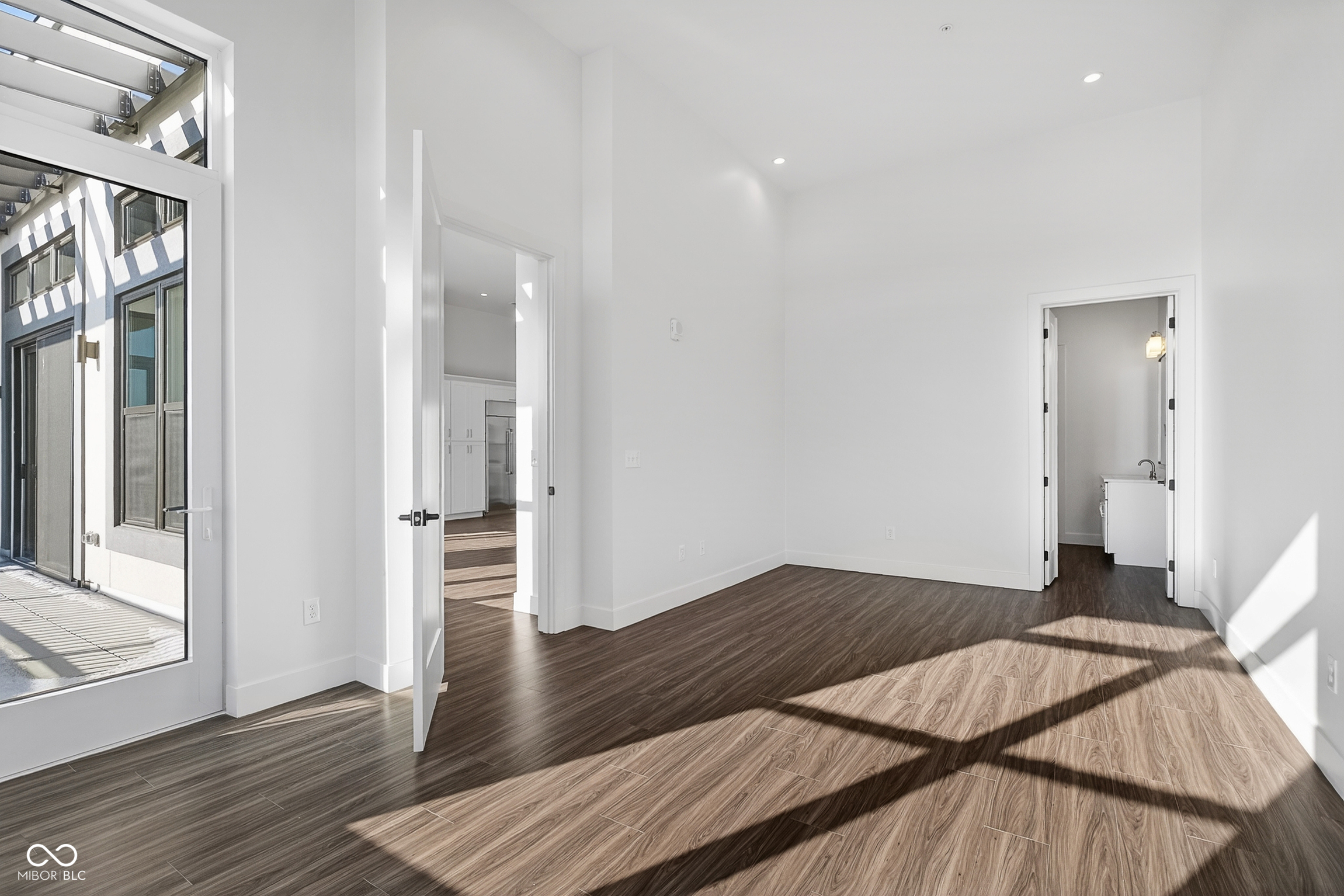 Carmel, Indiana, 46032, United States, 2 Bedrooms Bedrooms, ,3 BathroomsBathrooms,Residential,For Sale,1977129