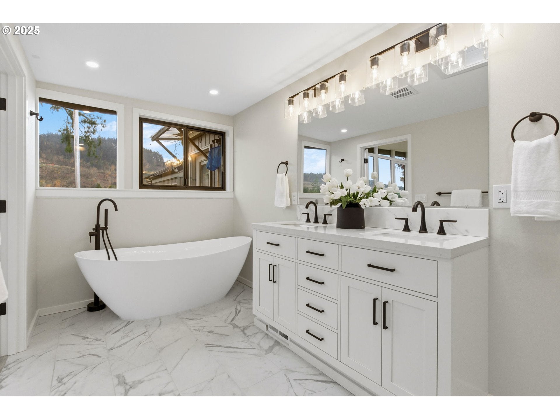 PleasantHill, Oregon, 97455, United States, 5 Bedrooms Bedrooms, ,3 BathroomsBathrooms,Residential,For Sale,1994708