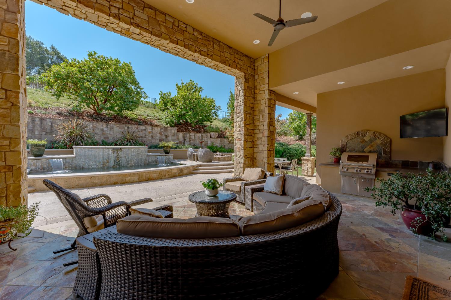 Loomis, California, 95650, United States, 4 Bedrooms Bedrooms, ,5 BathroomsBathrooms,Residential,For Sale,1939429