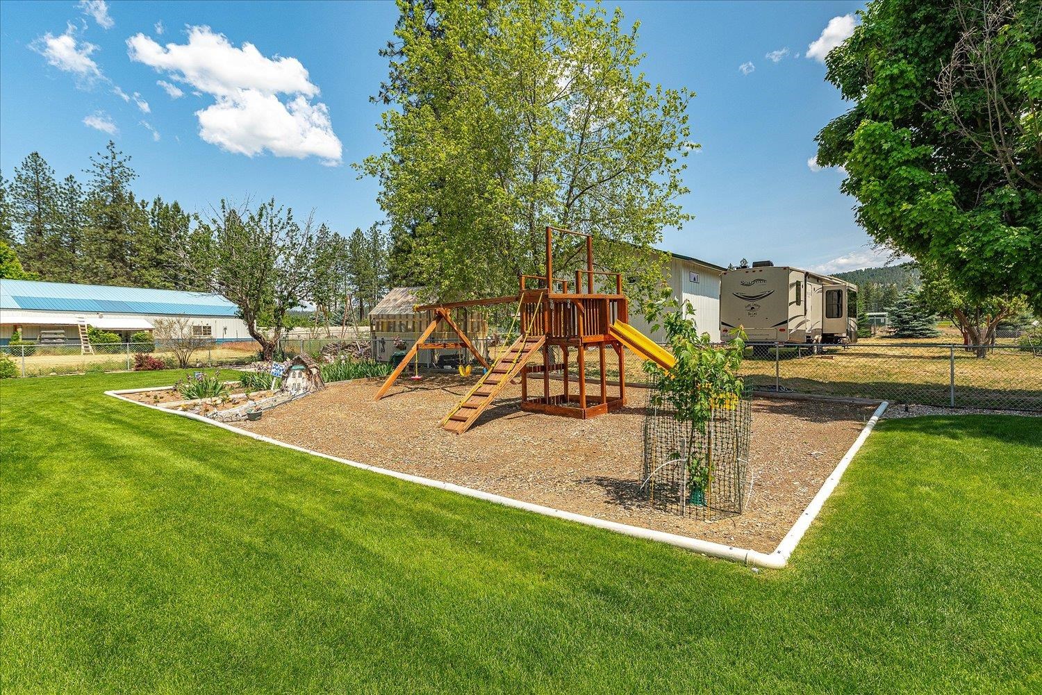 Nine Mile Falls, Washington, 99026, United States, 5 Bedrooms Bedrooms, ,3 BathroomsBathrooms,Residential,For Sale,1979574