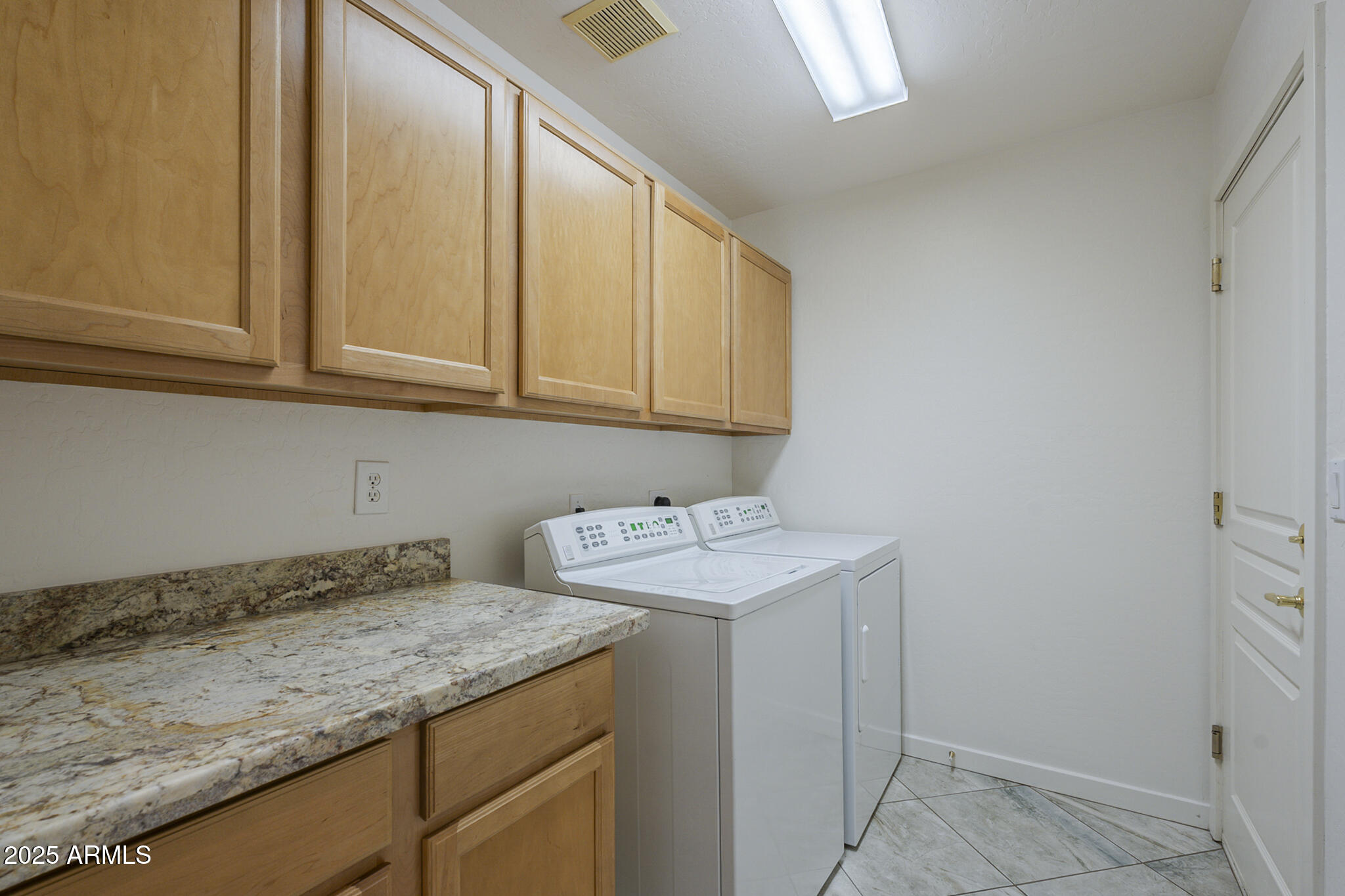 Phoenix, Arizona, 85042, United States, 3 Bedrooms Bedrooms, ,Residential,For Sale,1939131