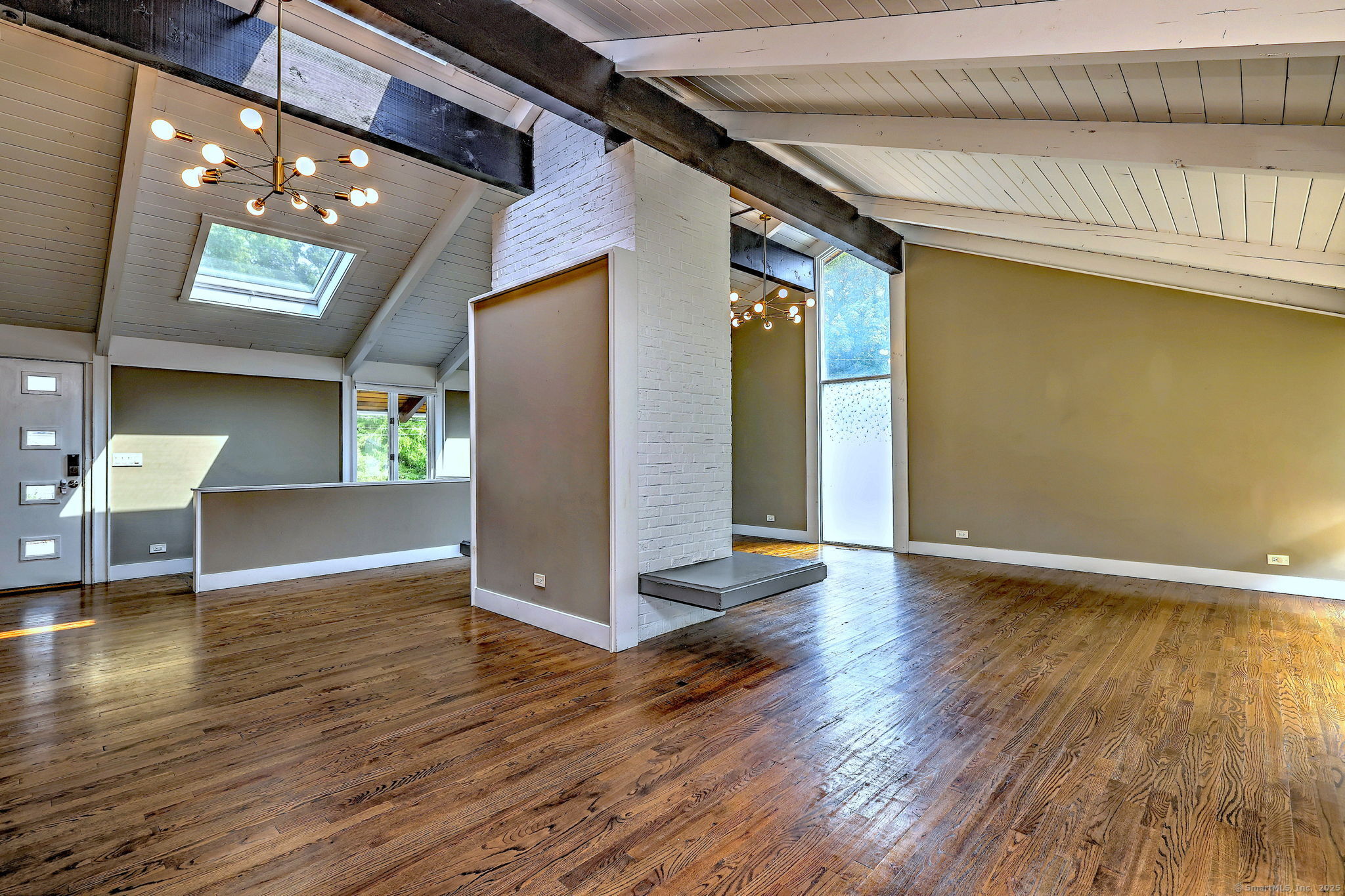 Hamden, Connecticut, 06517, United States, 4 Bedrooms Bedrooms, ,4 BathroomsBathrooms,Residential,For Sale,1942172