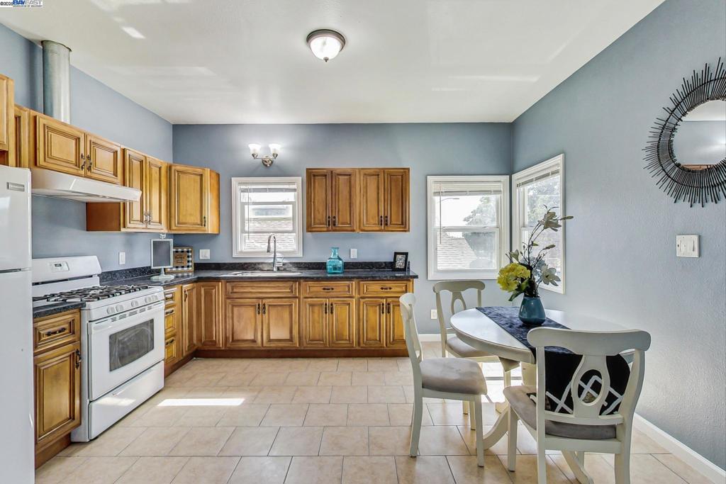 Oakland, California, 94605, United States, ,Residential,For Sale,1921286
