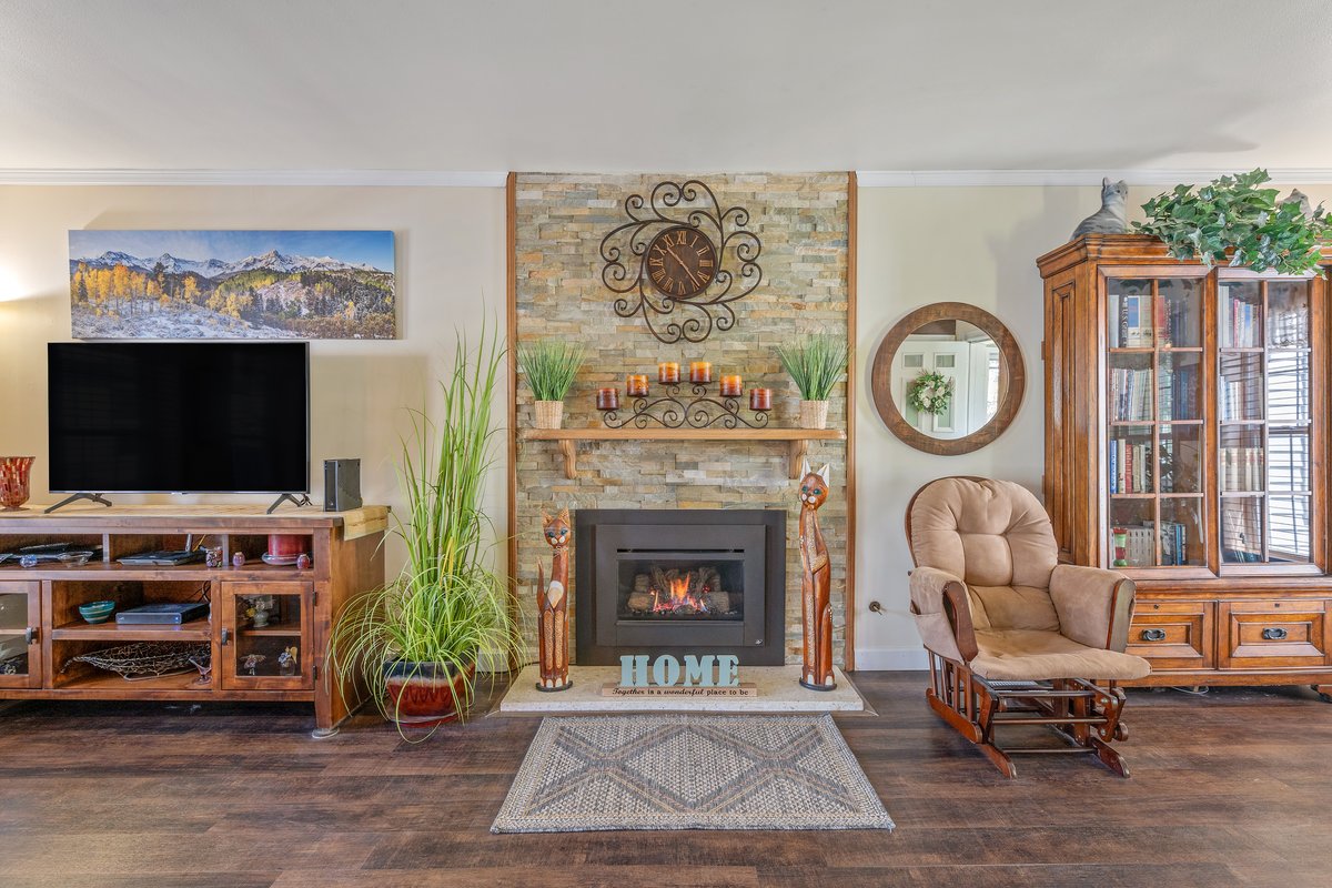 Cheyenne, Wyoming, 82009, United States, 5 Bedrooms Bedrooms, ,2 BathroomsBathrooms,Residential,For Sale,2048903