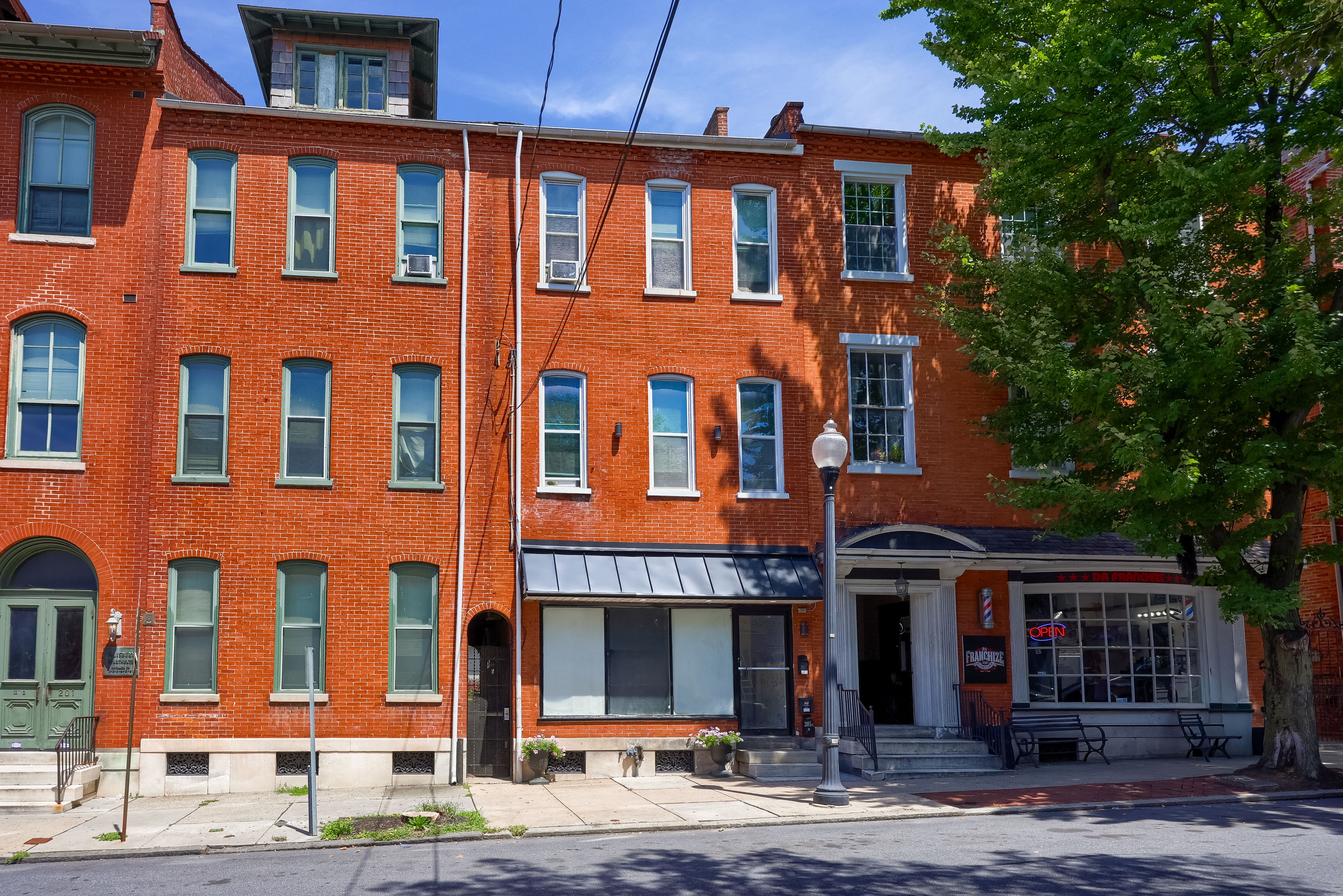  205 E King St - 物件實景