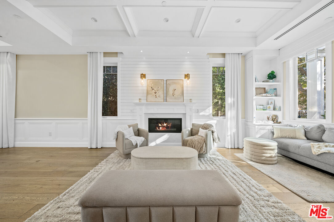 Valley Village, California, 91607, United States, 7 Bedrooms Bedrooms, ,8 BathroomsBathrooms,Residential,For Sale,1997303