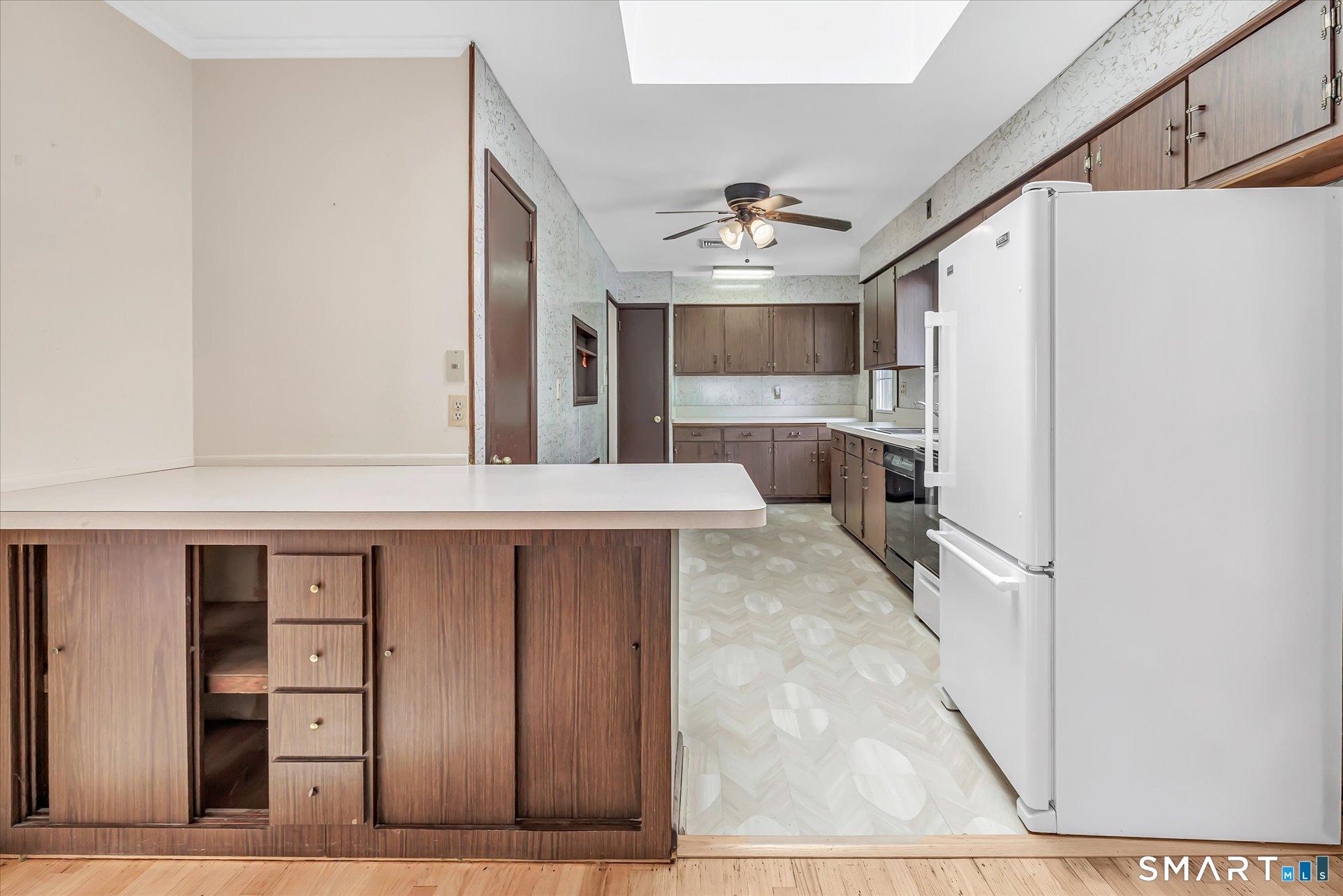 Trumbull, Connecticut, 06611, United States, 3 Bedrooms Bedrooms, ,2 BathroomsBathrooms,Residential,For Sale,2048685