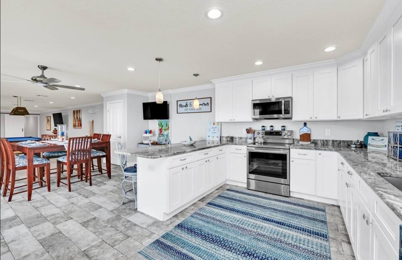 514 HILLSIDE DRIVE, AUBURNDALE, Florida, 33823, United States, 5 Bedrooms Bedrooms, ,5 BathroomsBathrooms,Residential,For Sale,514 HILLSIDE DRIVE,1426912