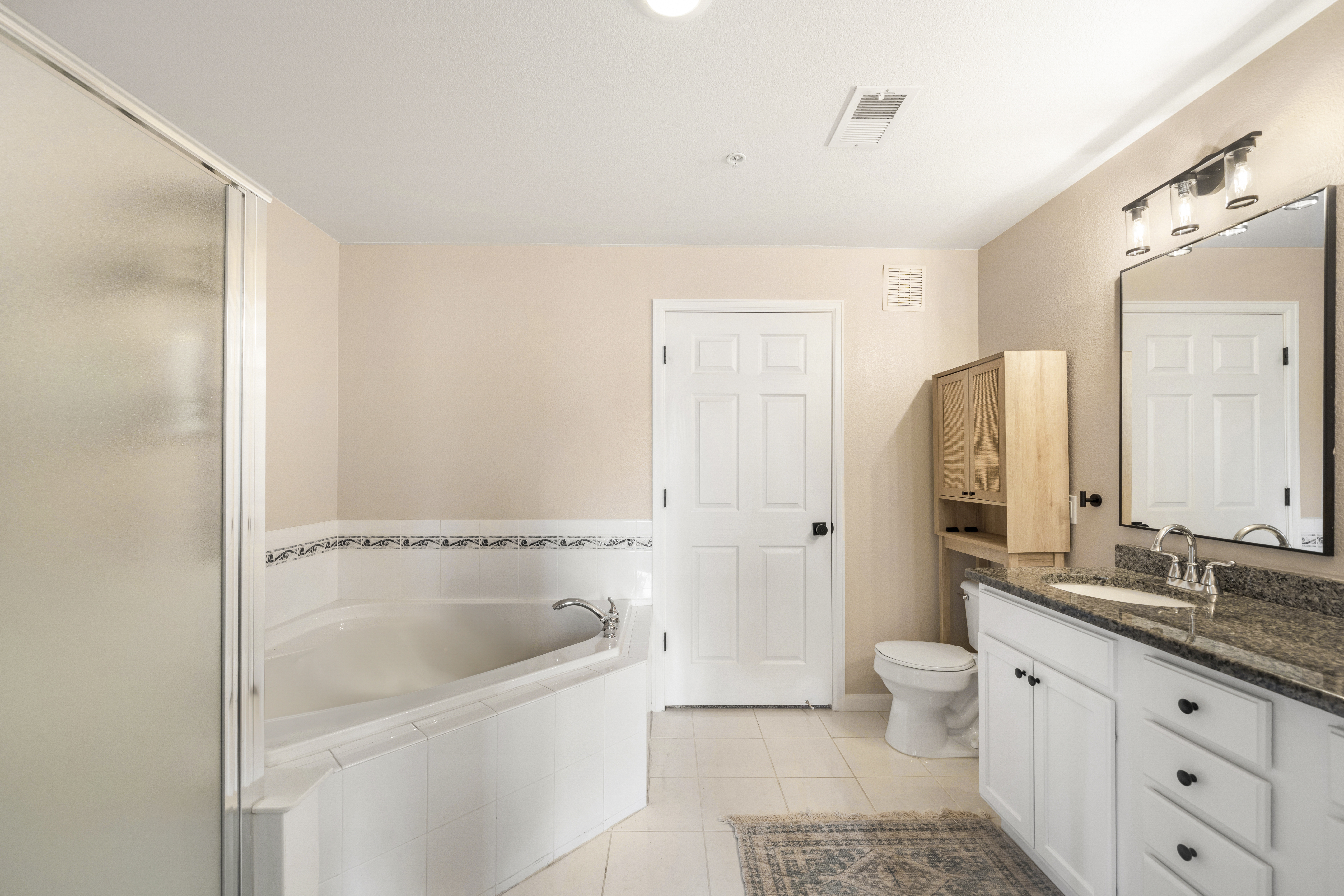  Window-Wrapped Corner Unit - 物件實景