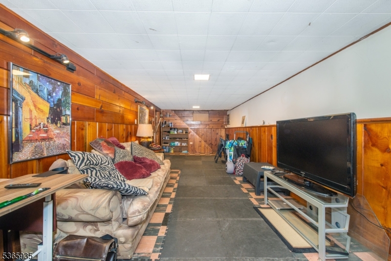 Wayne Twp., New Jersey, 07470, United States, 5 Bedrooms Bedrooms, ,3 BathroomsBathrooms,Residential,For Sale,1928449