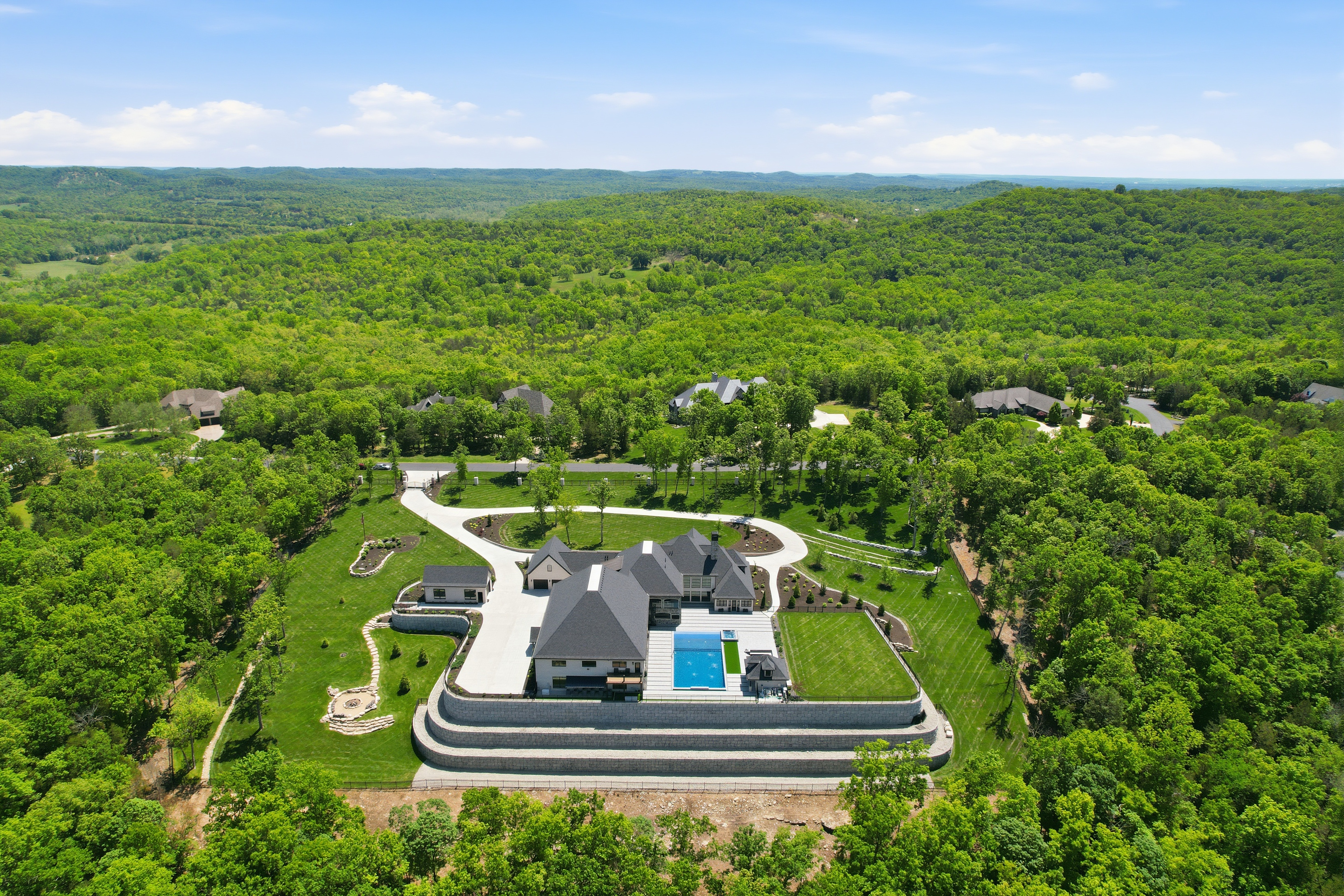  Luxurious Ozark Mountain Estate with Pool, Sports Complex & Private Track - 物件實景
