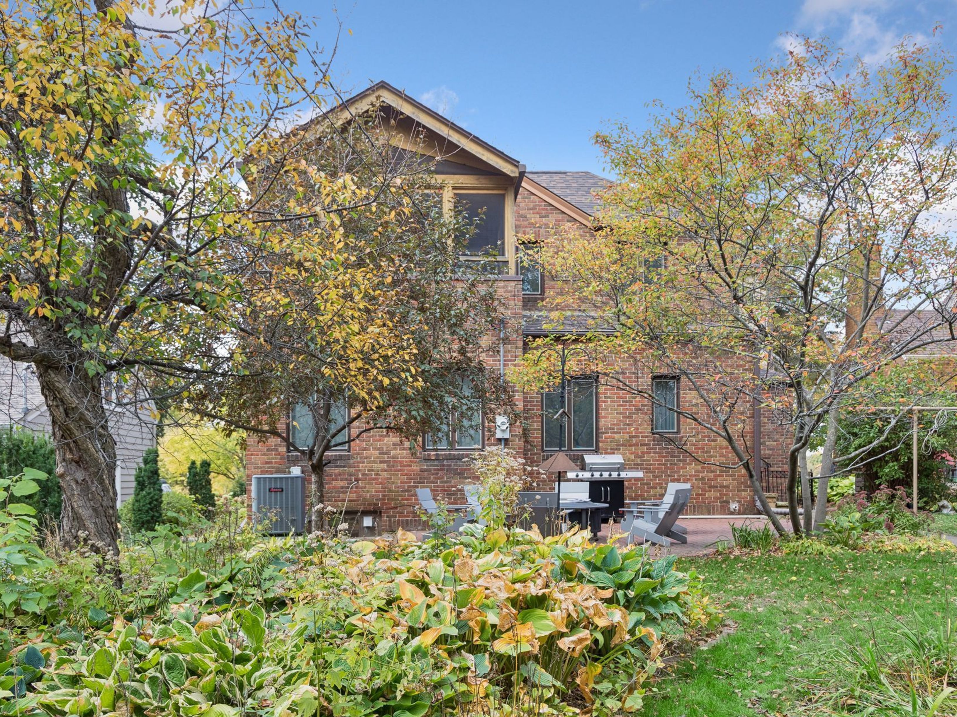 Timeless Colonial Charm with Como Lake Views - 物件實景