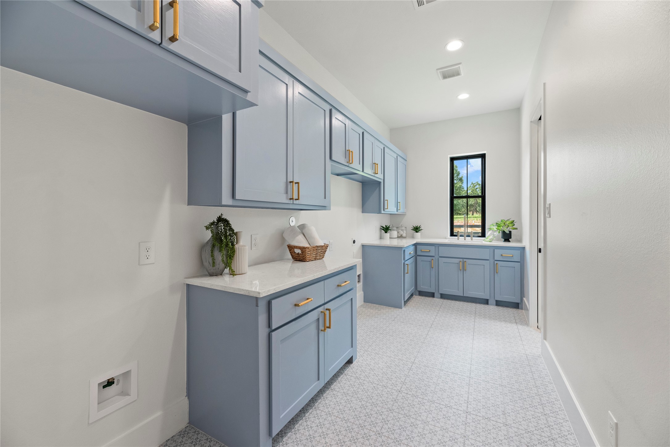 Montgomery, Texas, 77356, United States, 4 Bedrooms Bedrooms, ,5 BathroomsBathrooms,Residential,For Sale,1987481