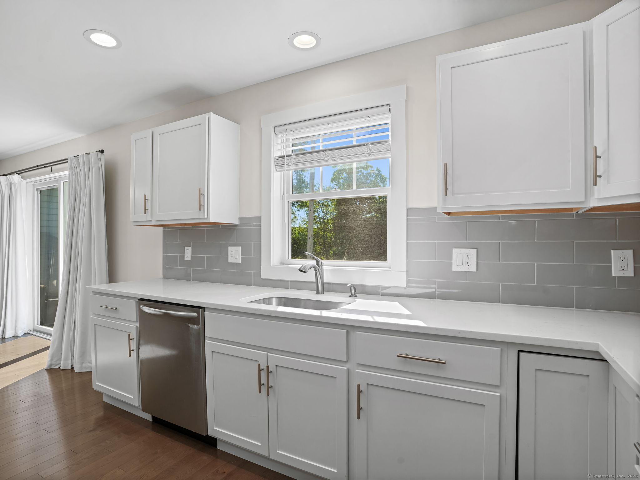 Fairfield, Connecticut, 06825, United States, 3 Bedrooms Bedrooms, ,3 BathroomsBathrooms,Residential,For Sale,1964162