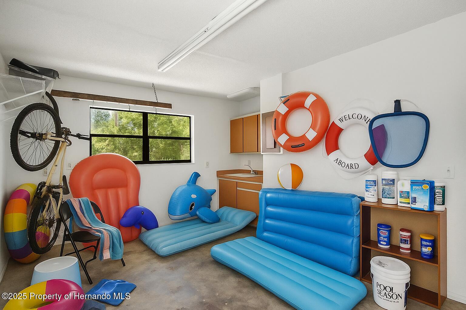 Weeki Wachee, Florida, 34607, United States, 4 Bedrooms Bedrooms, ,5 BathroomsBathrooms,Residential,For Sale,1944621