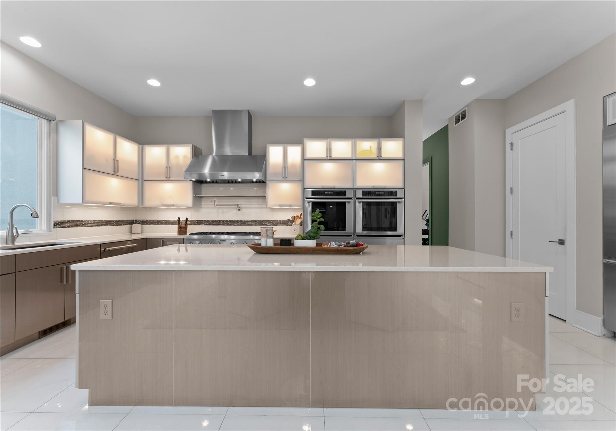 Mooresville, North Carolina, 28117, United States, 4 Bedrooms Bedrooms, ,5 BathroomsBathrooms,Residential,For Sale,1847704