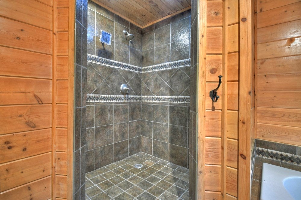 Blue Ridge, Georgia, 30513, United States, 4 Bedrooms Bedrooms, ,3 BathroomsBathrooms,Residential,For Sale,1858921