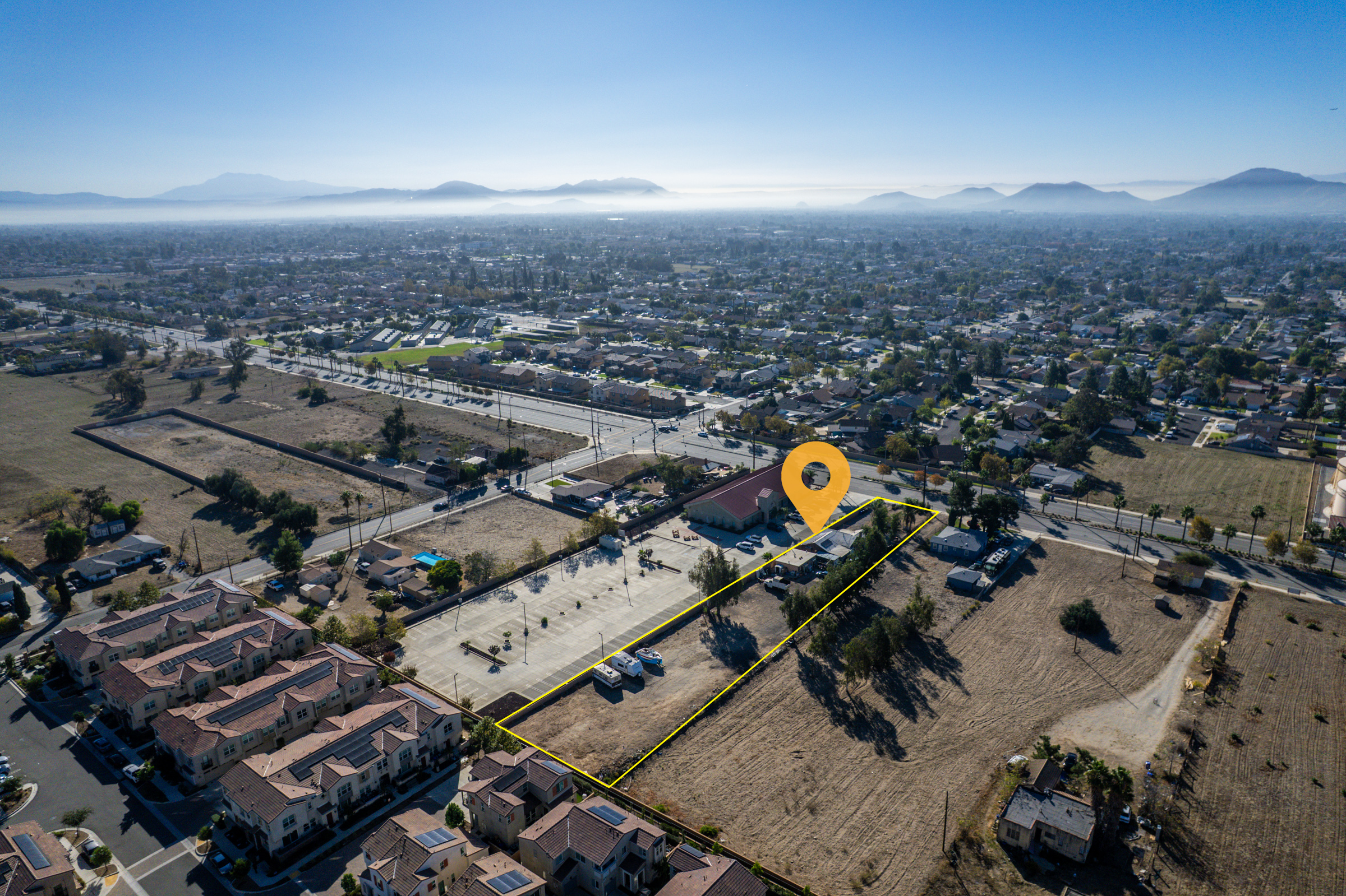 Fontana, California, 92336, United States, 7 Bedrooms Bedrooms, ,4 BathroomsBathrooms,Residential,For Sale,1988528