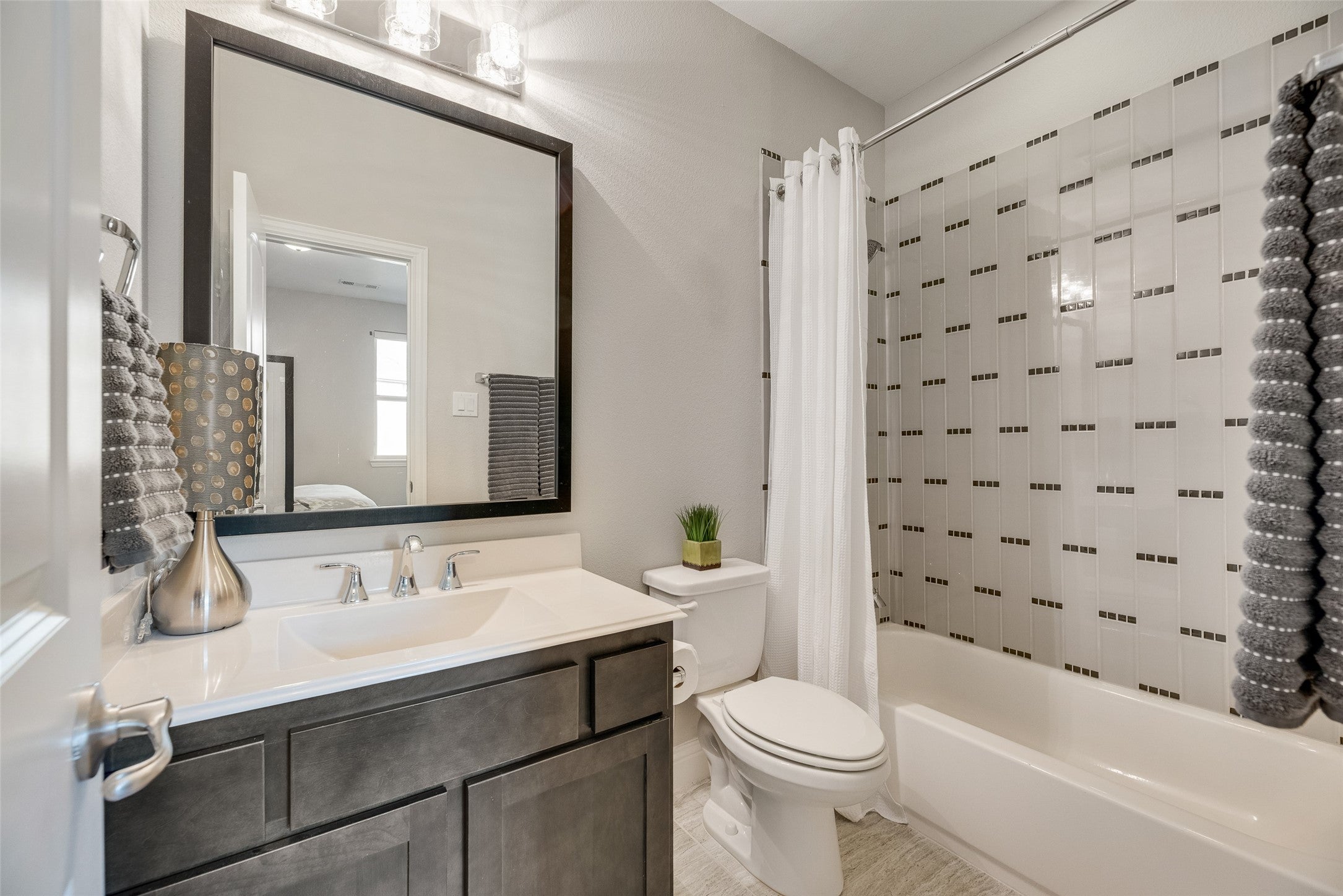 Colleyville, Texas, 76034, United States, 4 Bedrooms Bedrooms, ,5 BathroomsBathrooms,Residential,For Sale,1983129