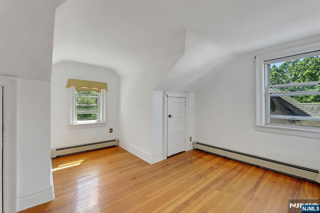 Leonia, New Jersey, 07605, United States, 5 Bedrooms Bedrooms, ,4 BathroomsBathrooms,Residential,For Sale,1934270