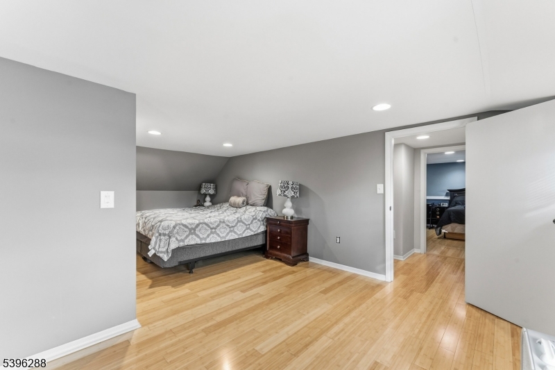 Dunellen Boro, New Jersey, 08812, United States, 5 Bedrooms Bedrooms, ,2 BathroomsBathrooms,Residential,For Sale,1989398