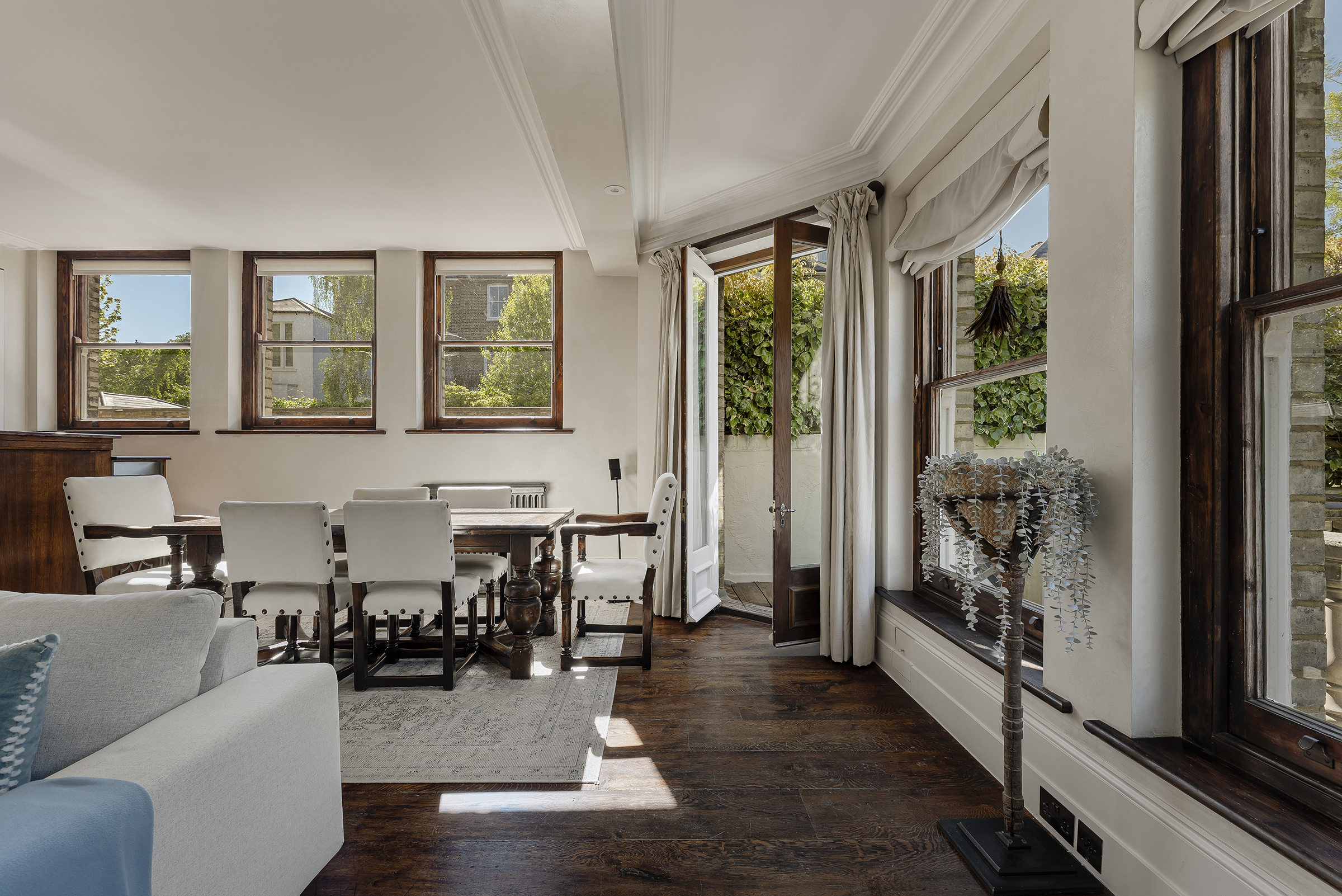  A Raised Ground Floor Apartment with a South-West Facing Garden and Garage - 物件實景