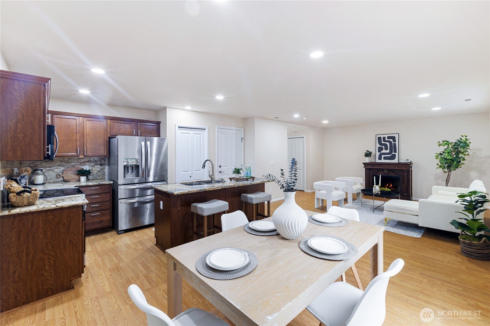 Kent, Washington, 98042, United States, 4 Bedrooms Bedrooms, ,3 BathroomsBathrooms,Residential,For Sale,1987043