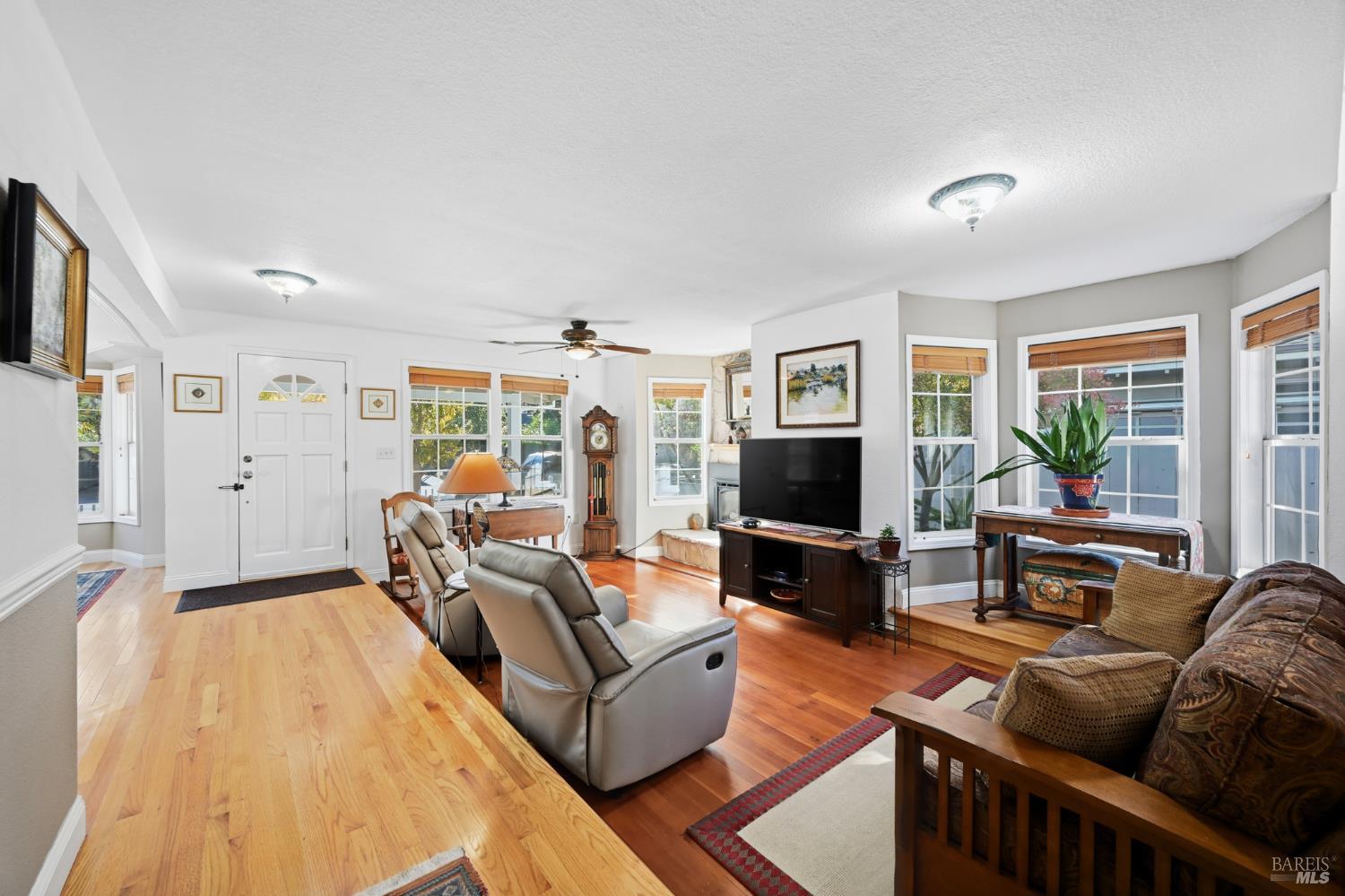 Santa Rosa, California, 95404, United States, 3 Bedrooms Bedrooms, ,2 BathroomsBathrooms,Residential,For Sale,2001731