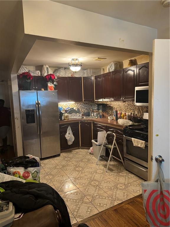 Brooklyn, New York, 11208, United States, 7 Bedrooms Bedrooms, ,4 BathroomsBathrooms,Residential,For Sale,1942836