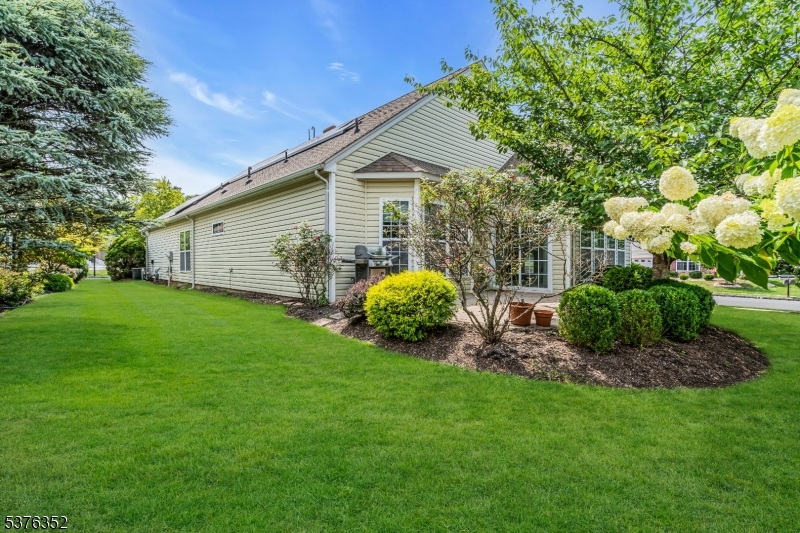 Franklin Twp., New Jersey, 08873, United States, 2 Bedrooms Bedrooms, ,2 BathroomsBathrooms,Residential,For Sale,1911173