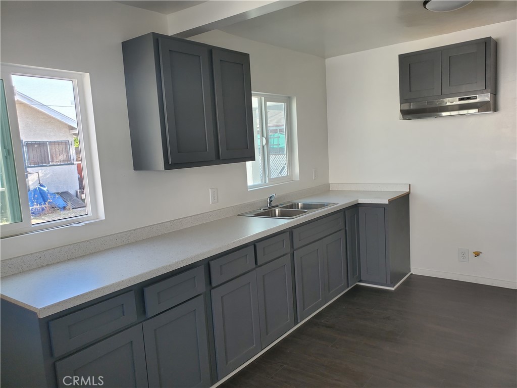 Los Angeles, California, 90044, United States, ,Residential,For Sale,1973669