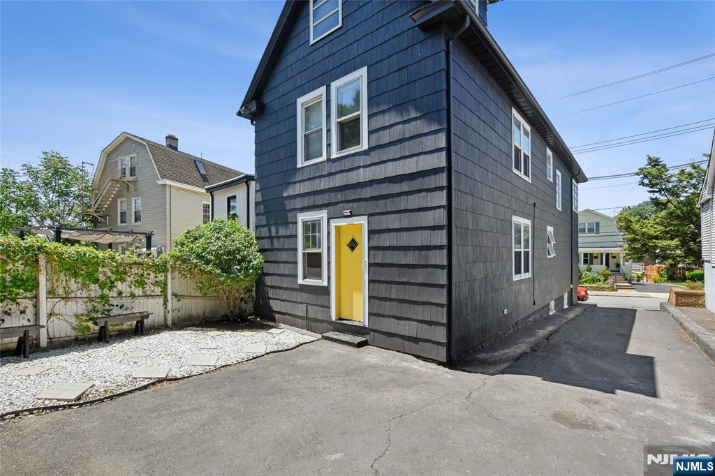 Bloomfield, New Jersey, 07003, United States, 4 Bedrooms Bedrooms, ,2 BathroomsBathrooms,Residential,For Sale,1897617