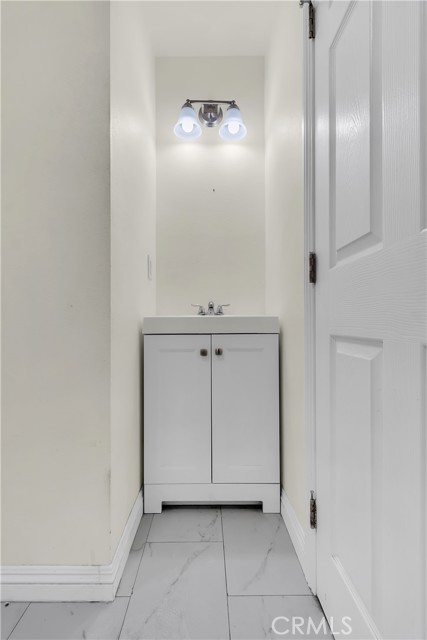 Los Angeles, California, 90062, United States, 5 Bedrooms Bedrooms, ,Residential,For Sale,1975907