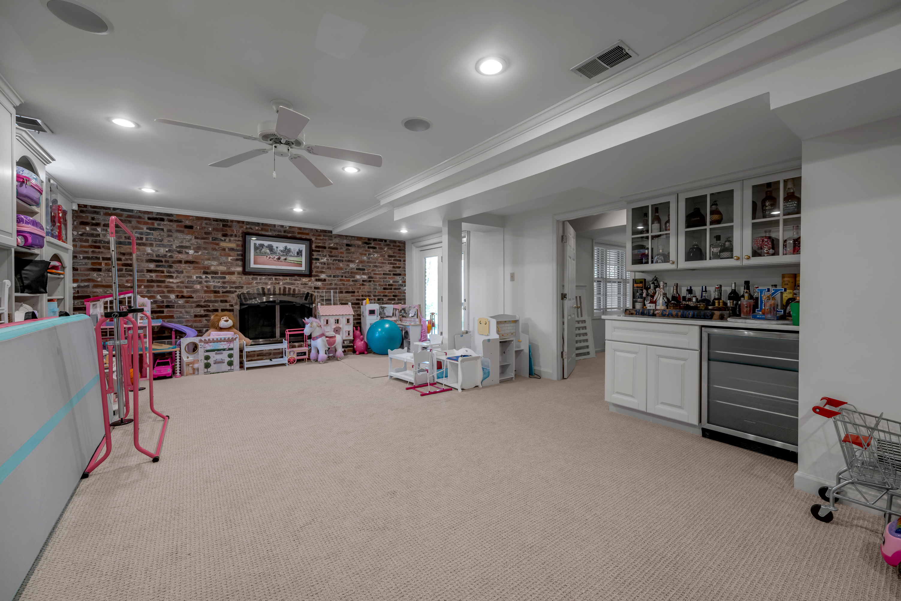  2071 Manor Drive - 物件實景