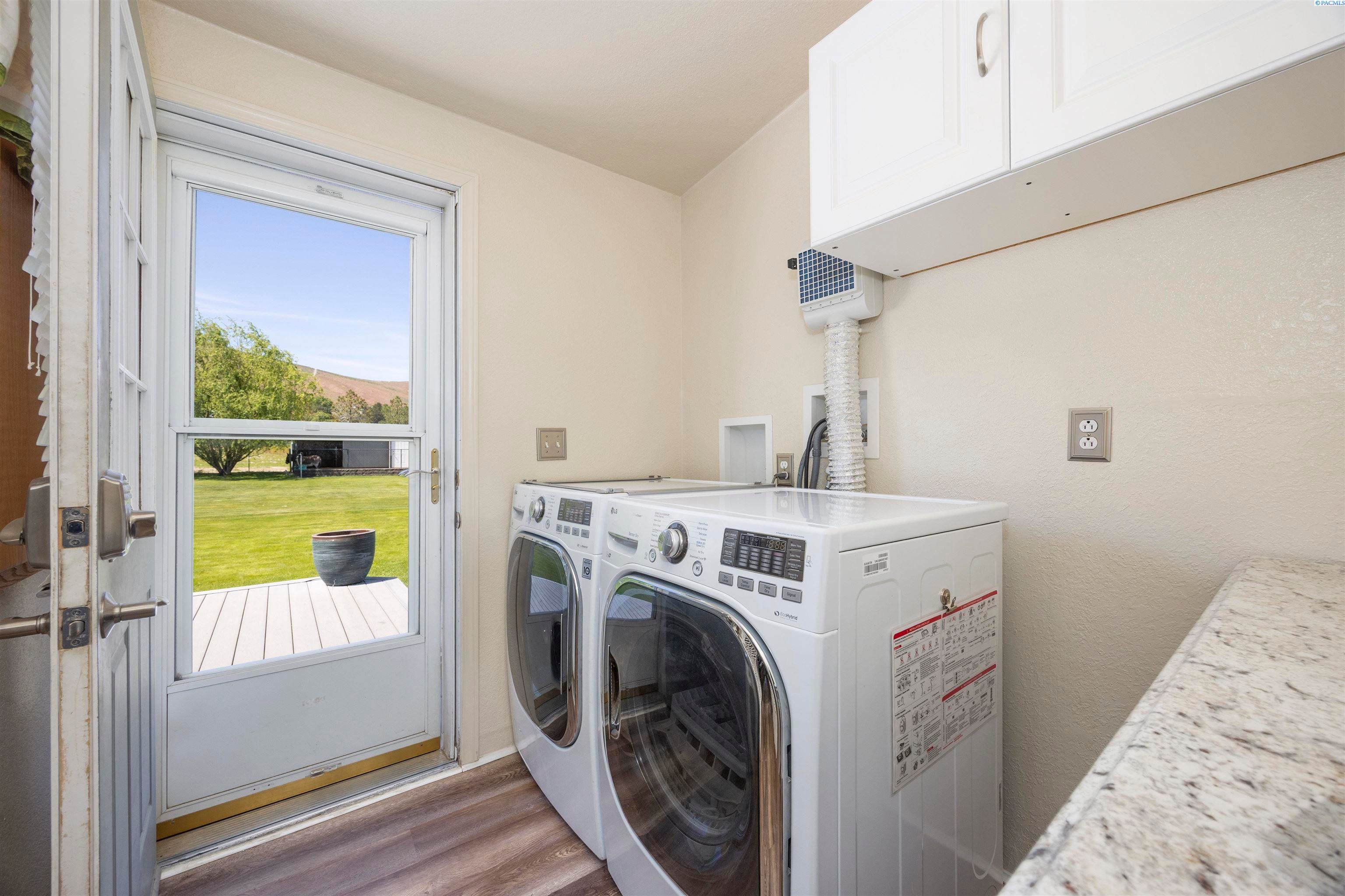 Benton City, Washington, 99320, United States, 3 Bedrooms Bedrooms, ,2 BathroomsBathrooms,Residential,For Sale,1983033