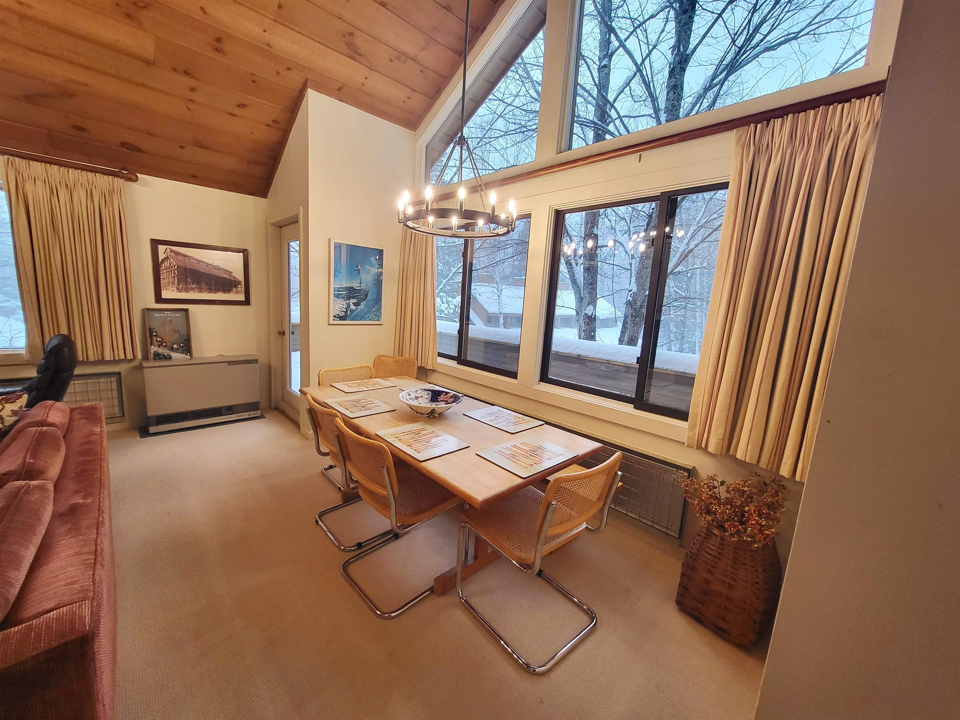 Lincoln, New Hampshire, 03251, United States, 5 Bedrooms Bedrooms, ,2 BathroomsBathrooms,Residential,For Sale,2003487