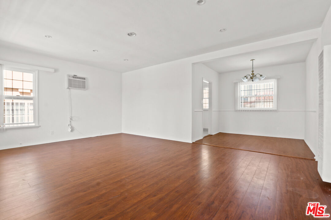 Los Angeles, California, 90035, United States, 5 Bedrooms Bedrooms, ,Residential,For Sale,1907143