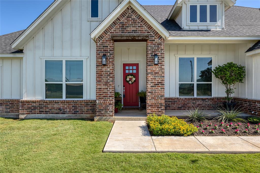 Weatherford, Texas, 76085, United States, 4 Bedrooms Bedrooms, ,2 BathroomsBathrooms,Residential,For Sale,1978041