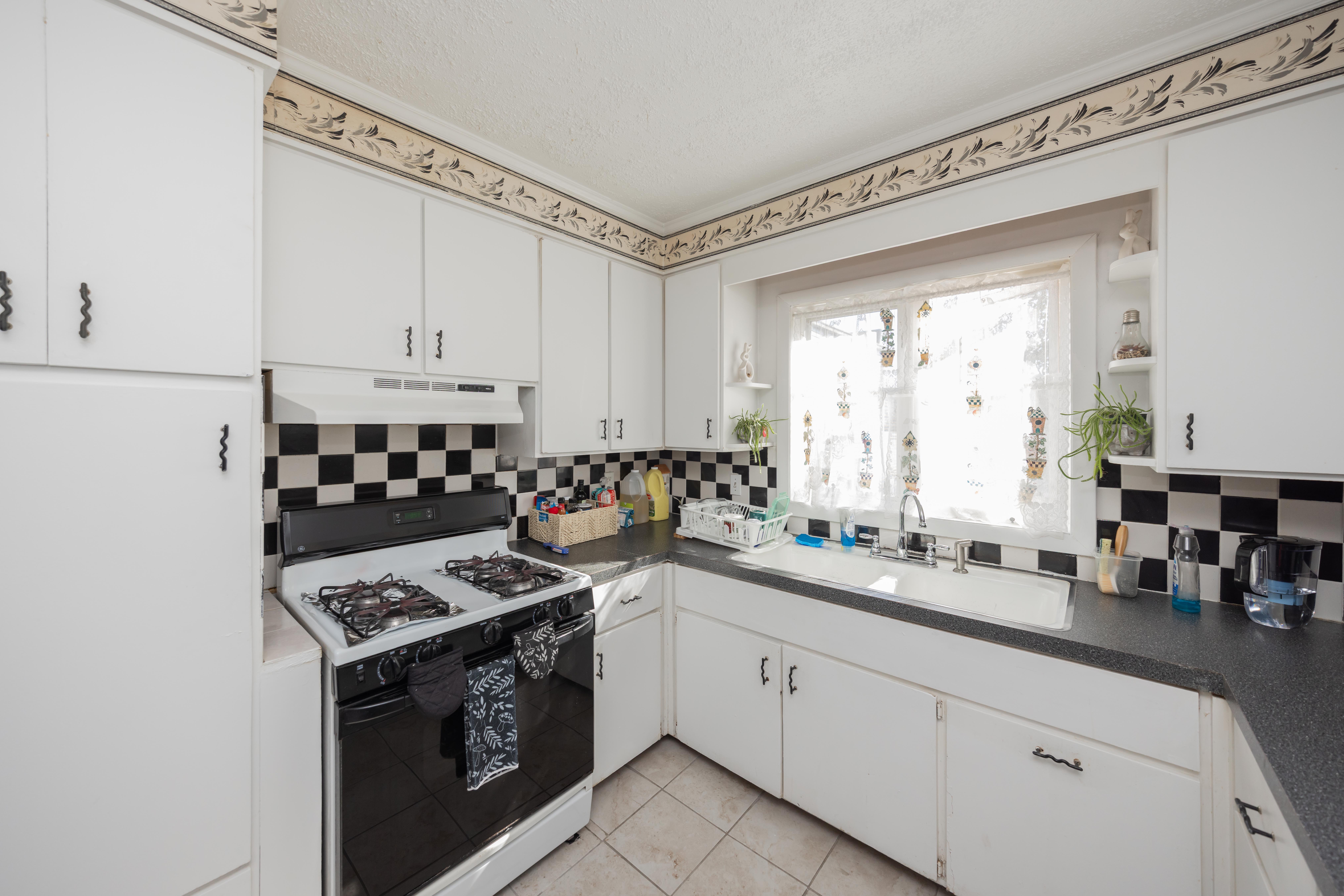 Chelsea, Massachusetts, 02150, United States, 5 Bedrooms Bedrooms, ,2 BathroomsBathrooms,Residential,For Sale,1983279