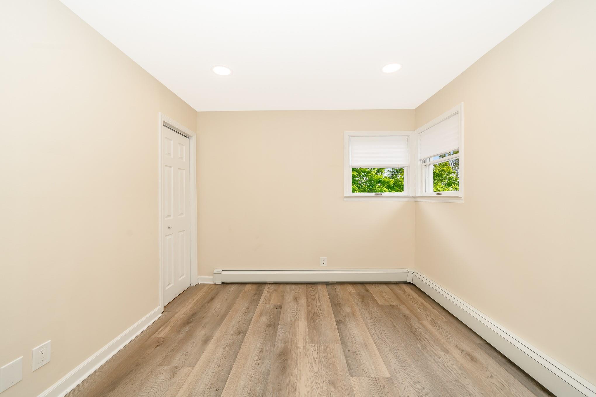 Lindenhurst, New York, 11757, United States, 4 Bedrooms Bedrooms, ,2 BathroomsBathrooms,Residential,For Sale,1899755