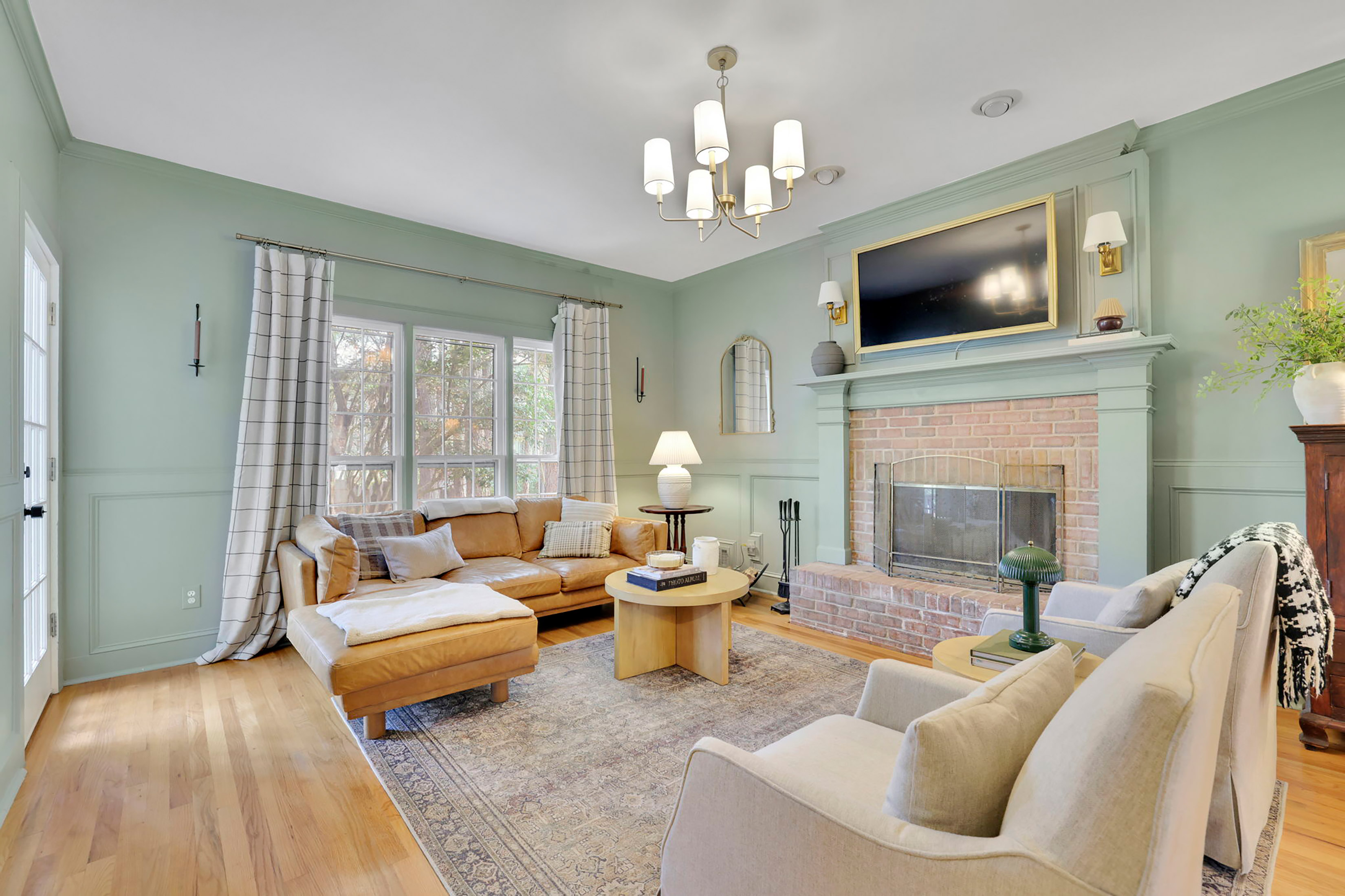 Beautifully Maintained Home Nestled Within a Quiet and Established Community - 物件實景