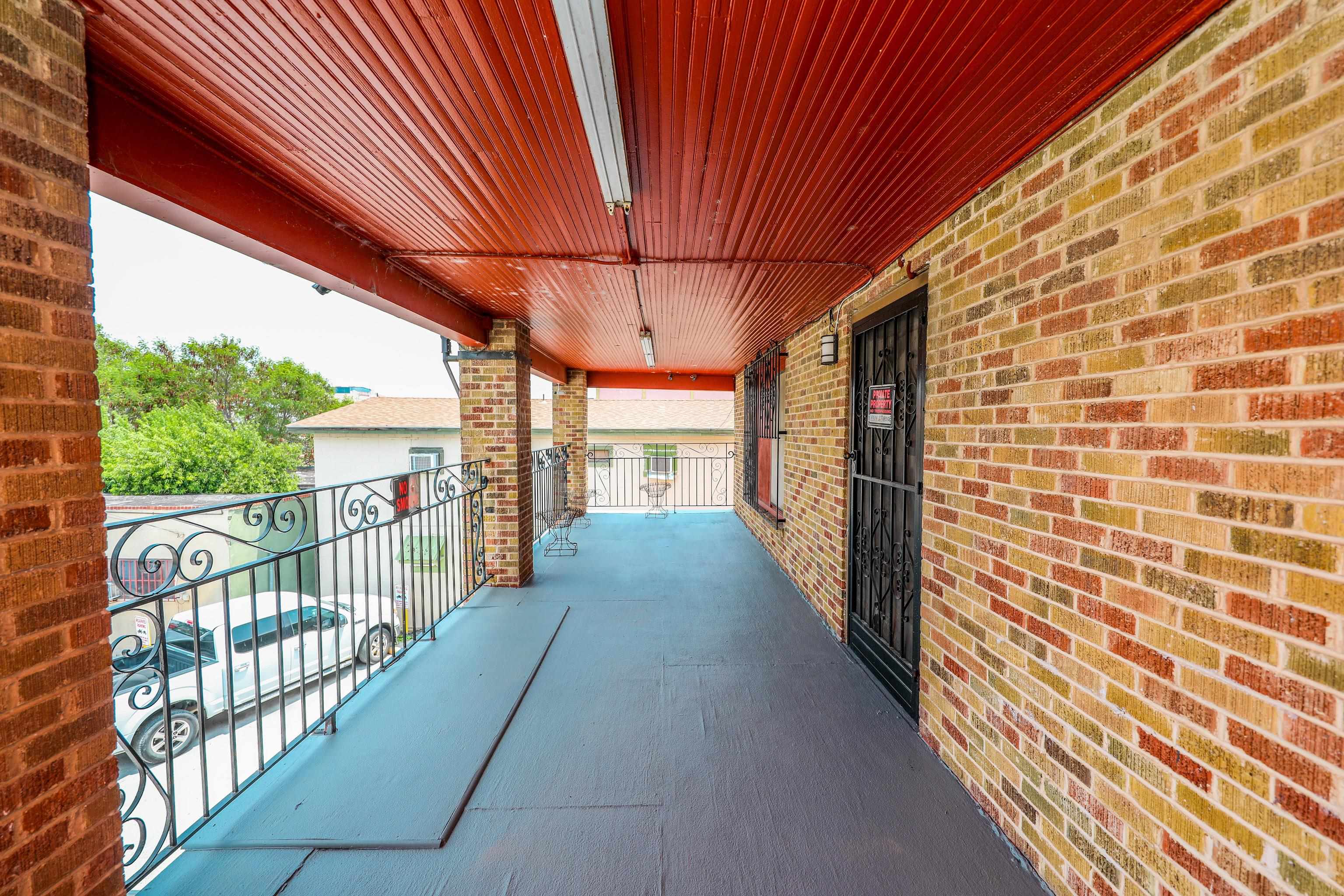Laredo, Texas, 78040, United States, ,Residential,For Sale,1933495