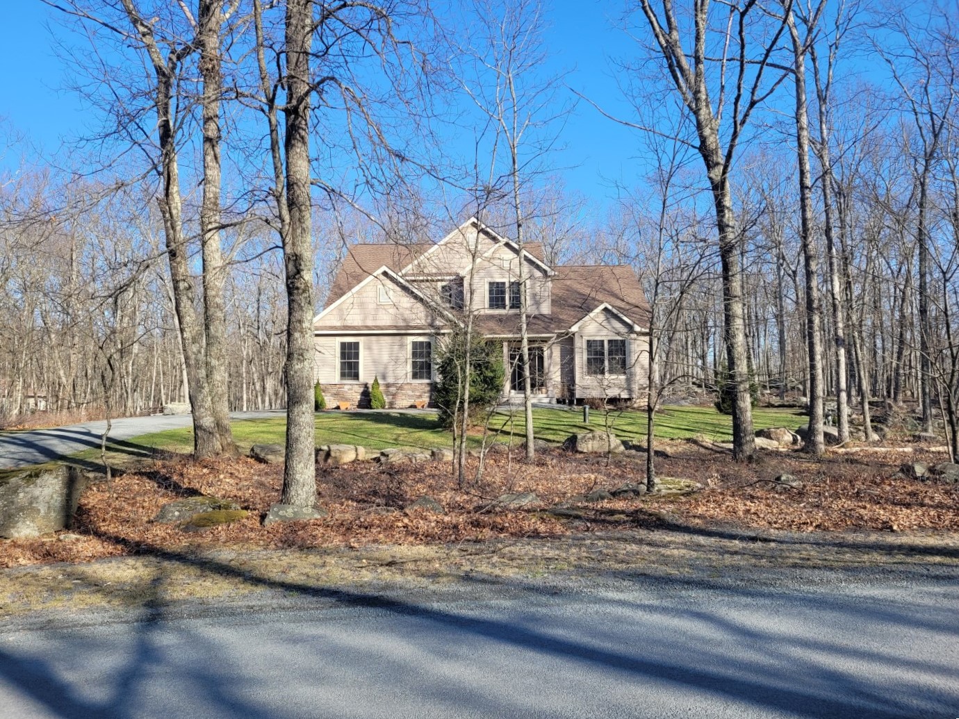 Hawley, Pennsylvania, 18428, United States, 3 Bedrooms Bedrooms, ,2 BathroomsBathrooms,Residential,For Sale,1995739