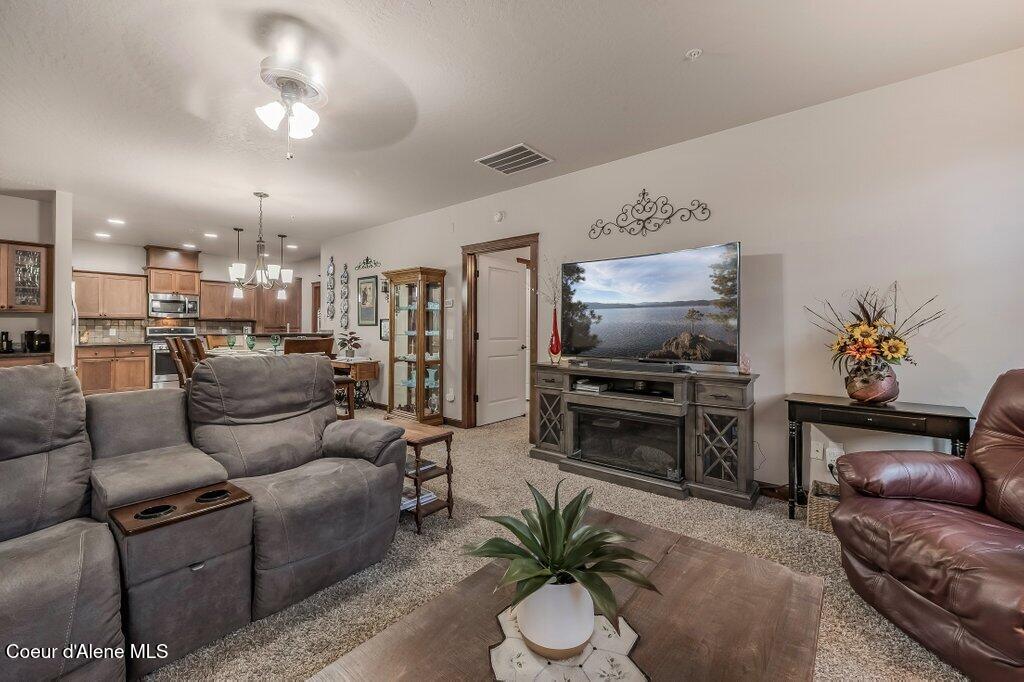 Coeur D'alene, Idaho, 83814, United States, 2 Bedrooms Bedrooms, ,Residential,For Sale,1998206