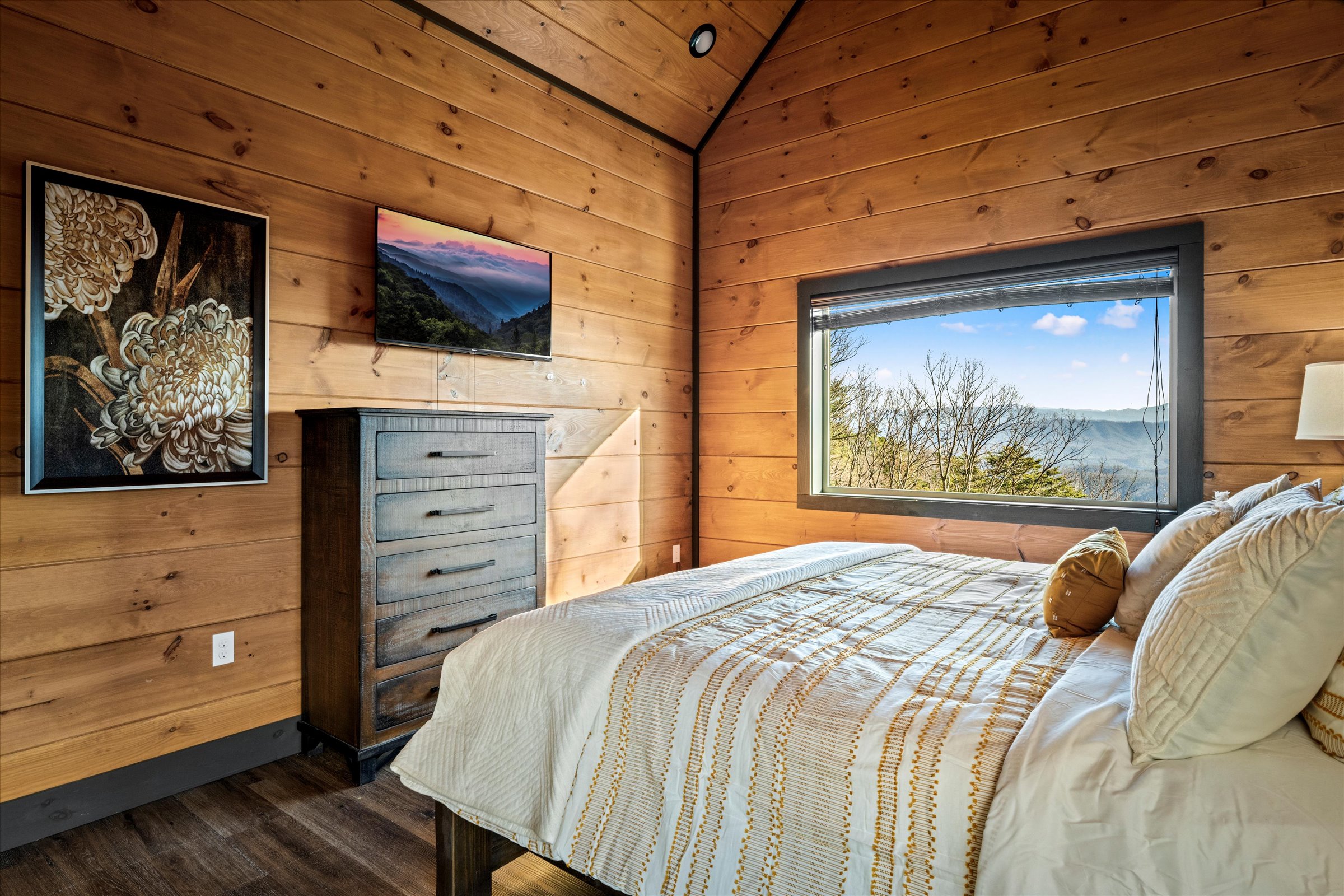 Sevierville, Tennessee, 37876, United States, 5 Bedrooms Bedrooms, ,6 BathroomsBathrooms,Residential,For Sale,1975935