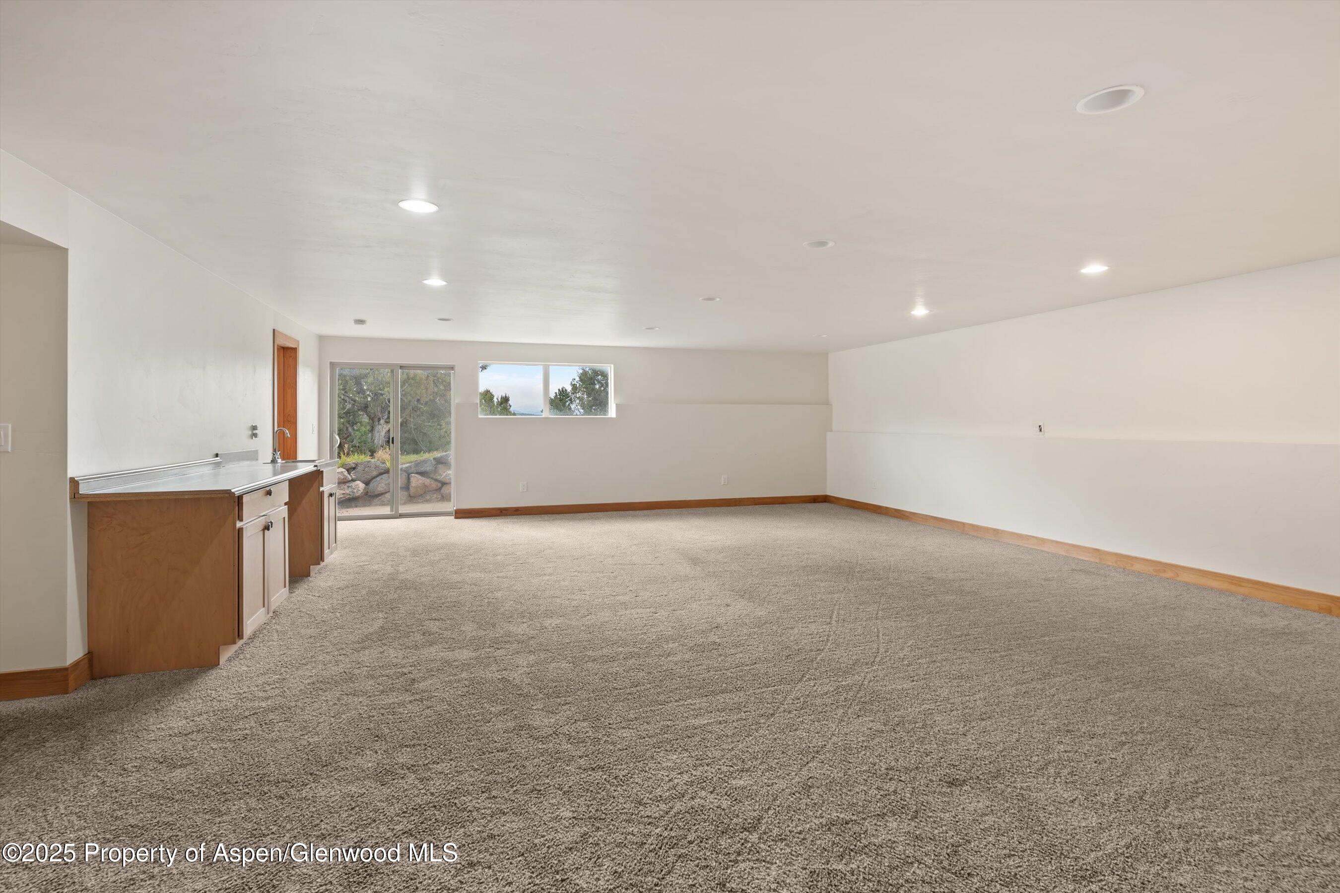 Glenwood Springs, Colorado, 81601, United States, 4 Bedrooms Bedrooms, ,3 BathroomsBathrooms,Residential,For Sale,2000714