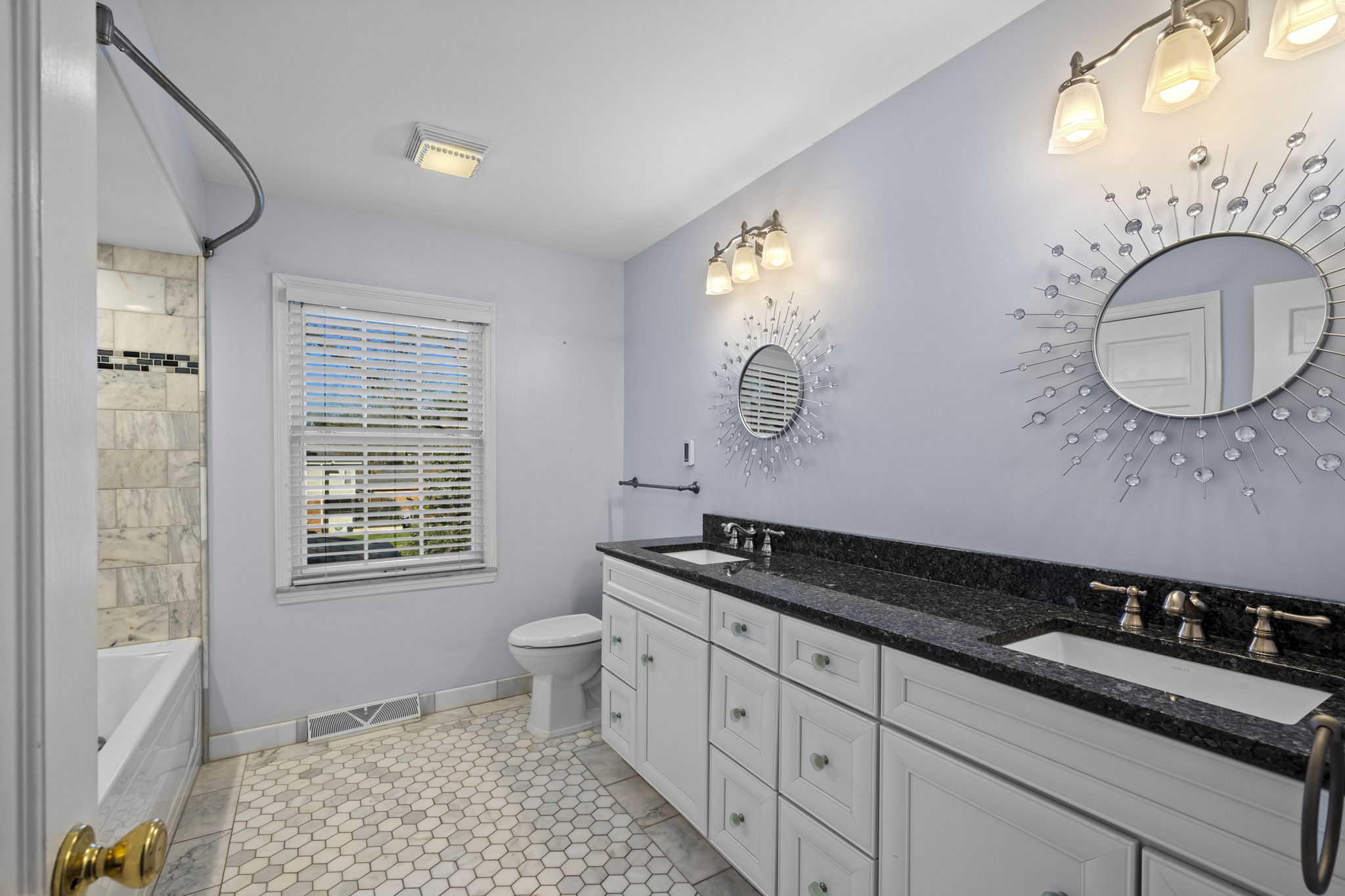  Nestled in the highly sought-after Des Peres area - 物件實景