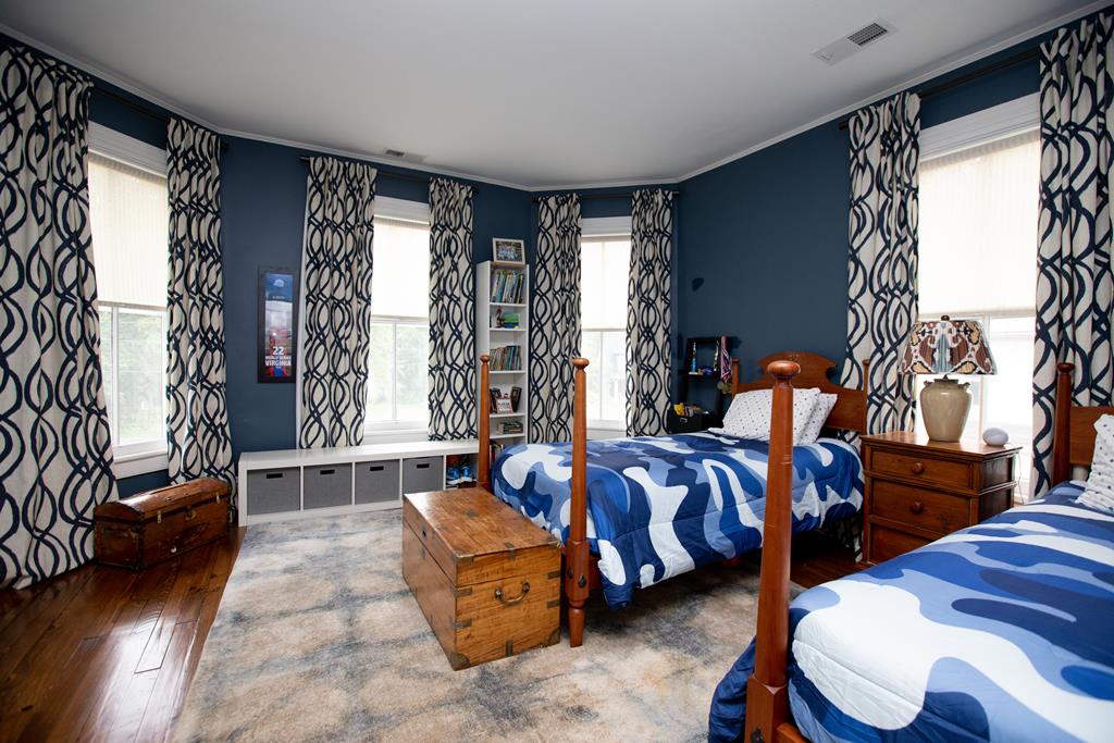Farmville, Virginia, 23901, United States, 5 Bedrooms Bedrooms, ,5 BathroomsBathrooms,Residential,For Sale,1837086